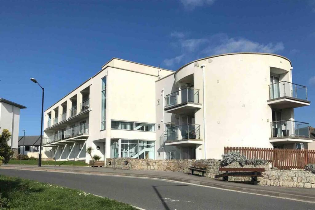 Beautiful 3 Bedroom Apartment By The Sea Newquay  Exterior photo